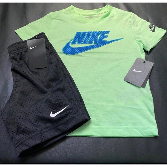 NWT Nike Athletic Set Boys Size 5 - Picture 1 of 3